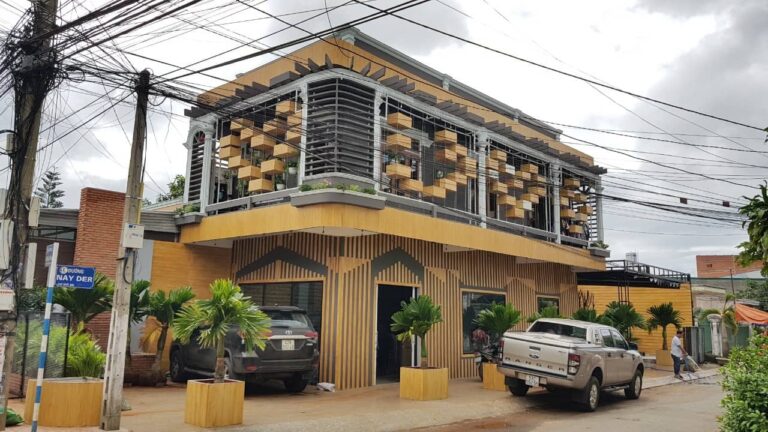 Công Trình Sơn Giả Gỗ Coffee Shop Thành Phố Buôn Ma Thuột