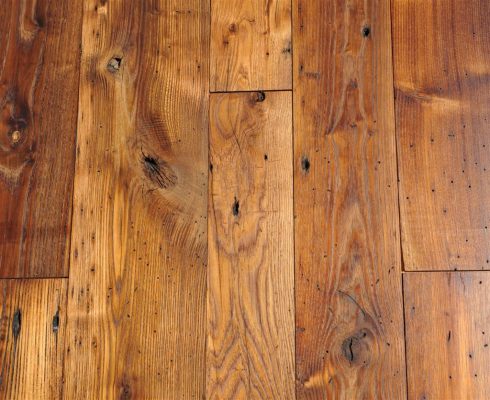 Các công trình gỗ ngoài trời dễ mau xuống cấp