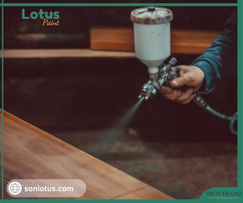 Hình ảnh miêu tả phun sơn gỗ lotus
