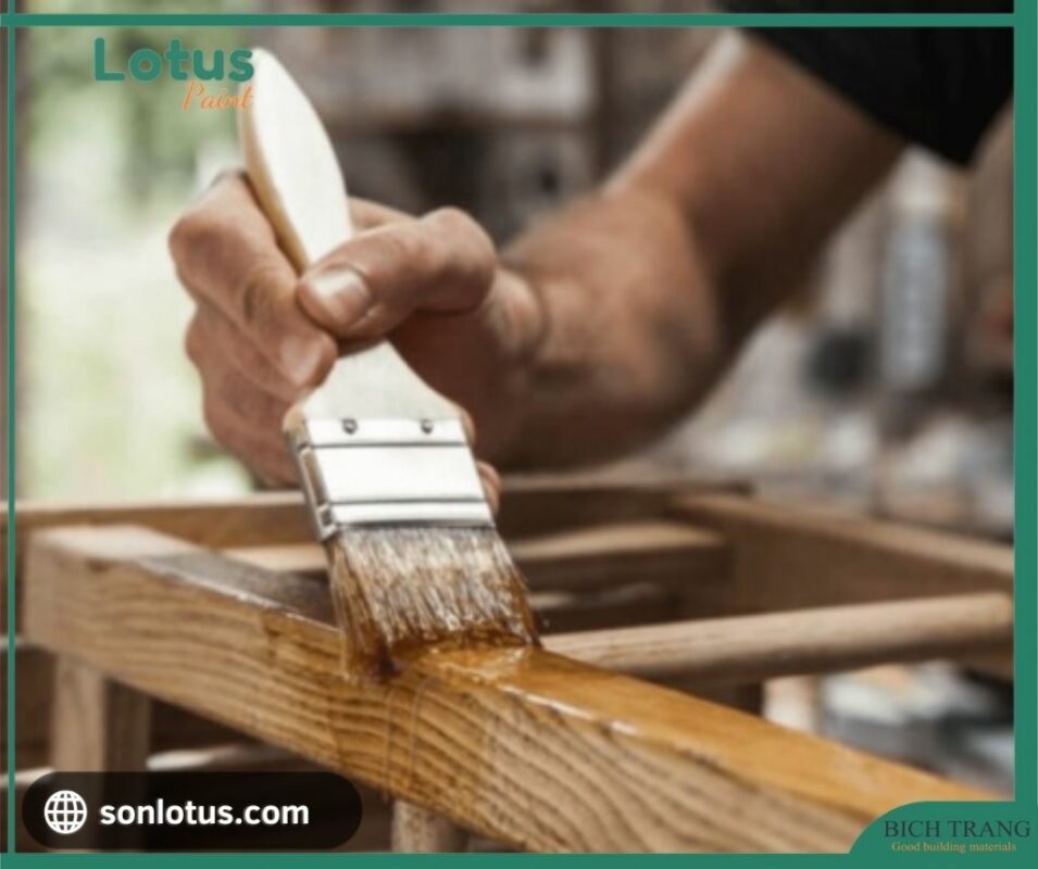 Hình ảnh miêu tả công đoạn sơn gỗ Lotus