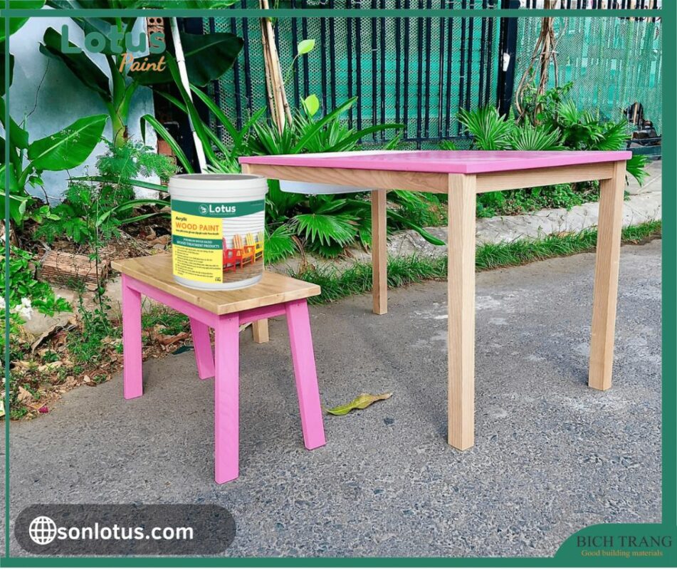 hình ảnh bàn ghế gỗ được sử dụng sơn gỗ ngoài trời lotus