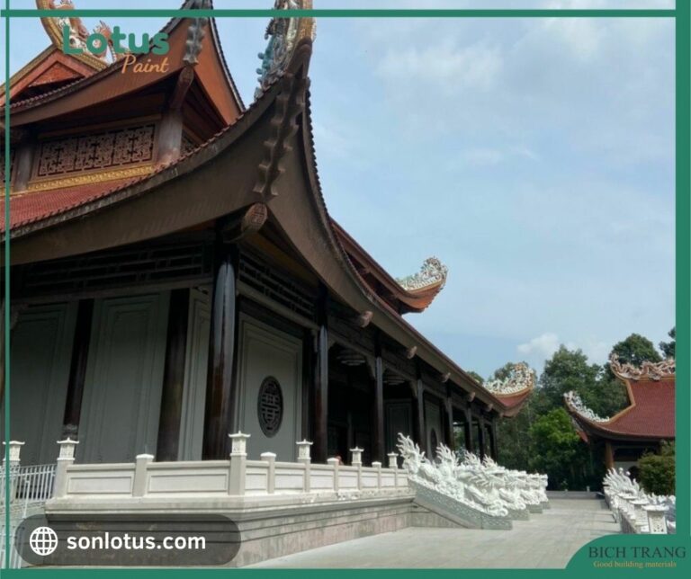 Hình ảnh thực tế chùa sử dụng sơn gỗ ngoài trời lotus