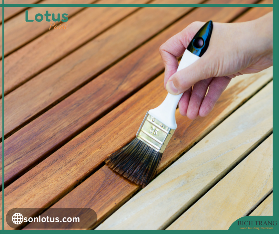 Sơn gỗ hệ nước Lotus lên bề mặt gỗ