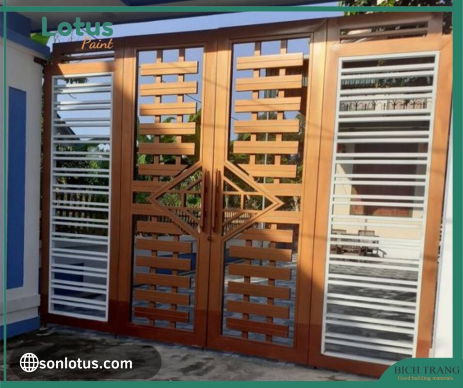 Cửa sắt 4 cánh màu cam tươi sáng