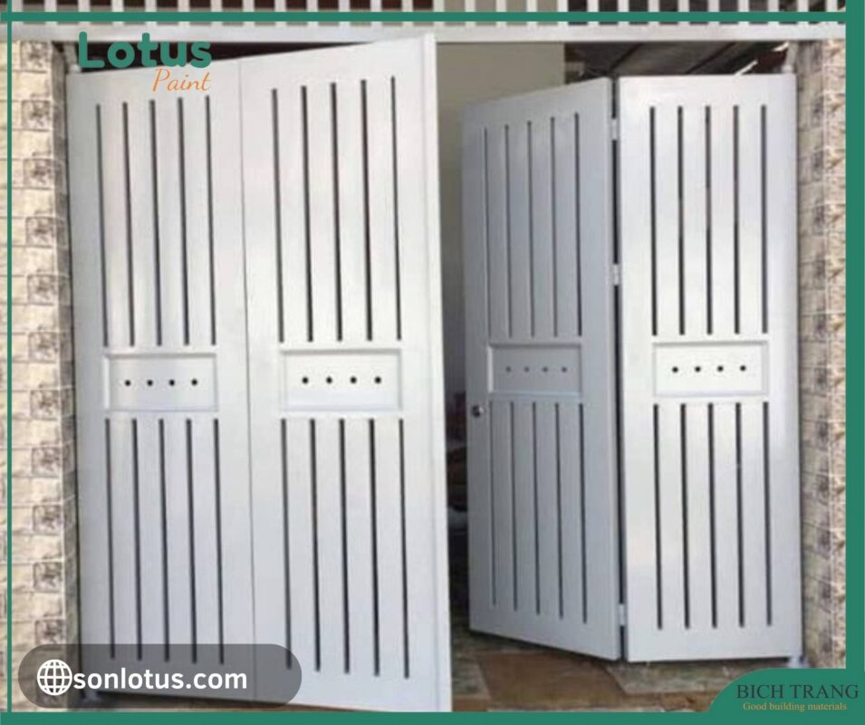 Cửa sắt 4 cánh màu trắng tinh khôi